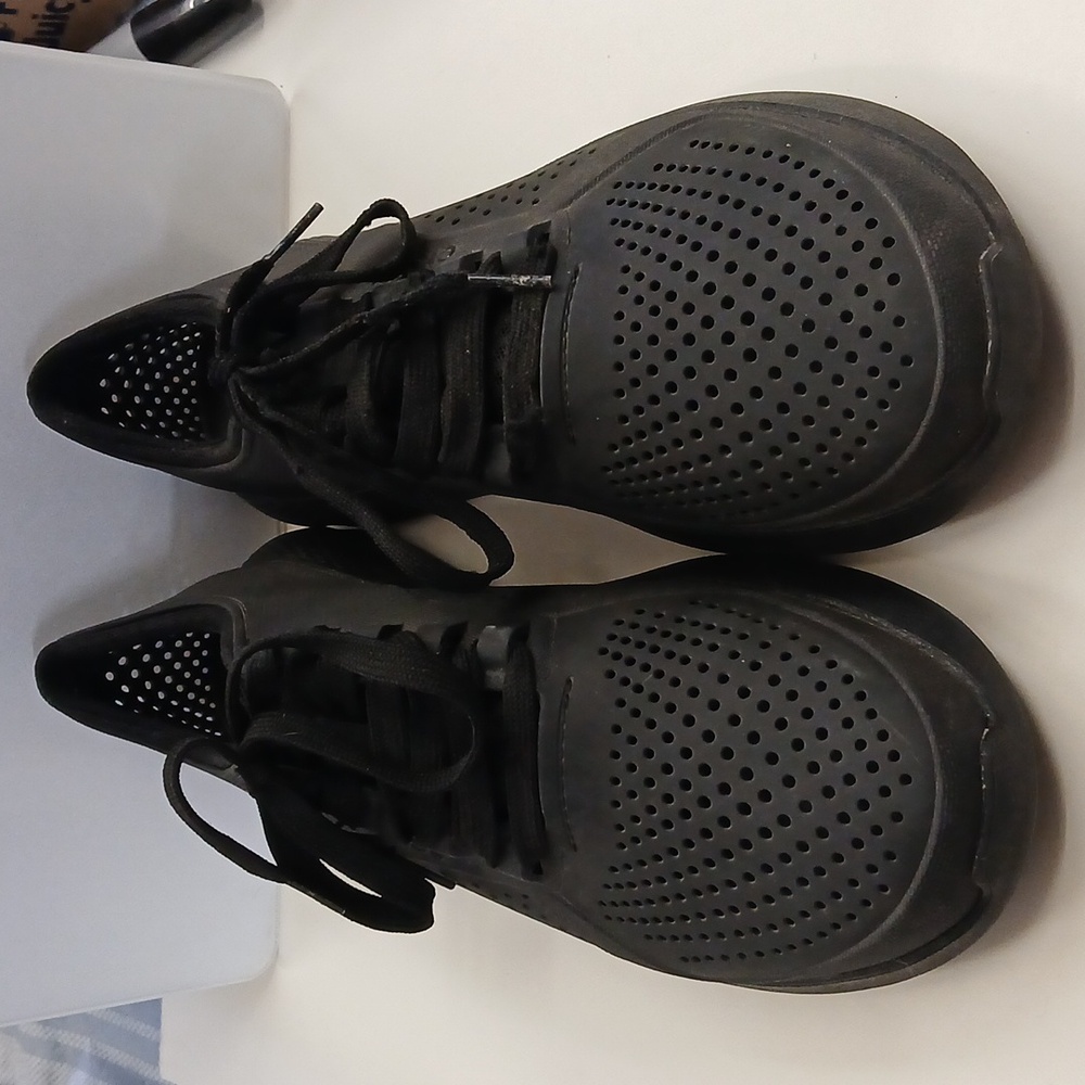 Literide Crocs size m9 mens black